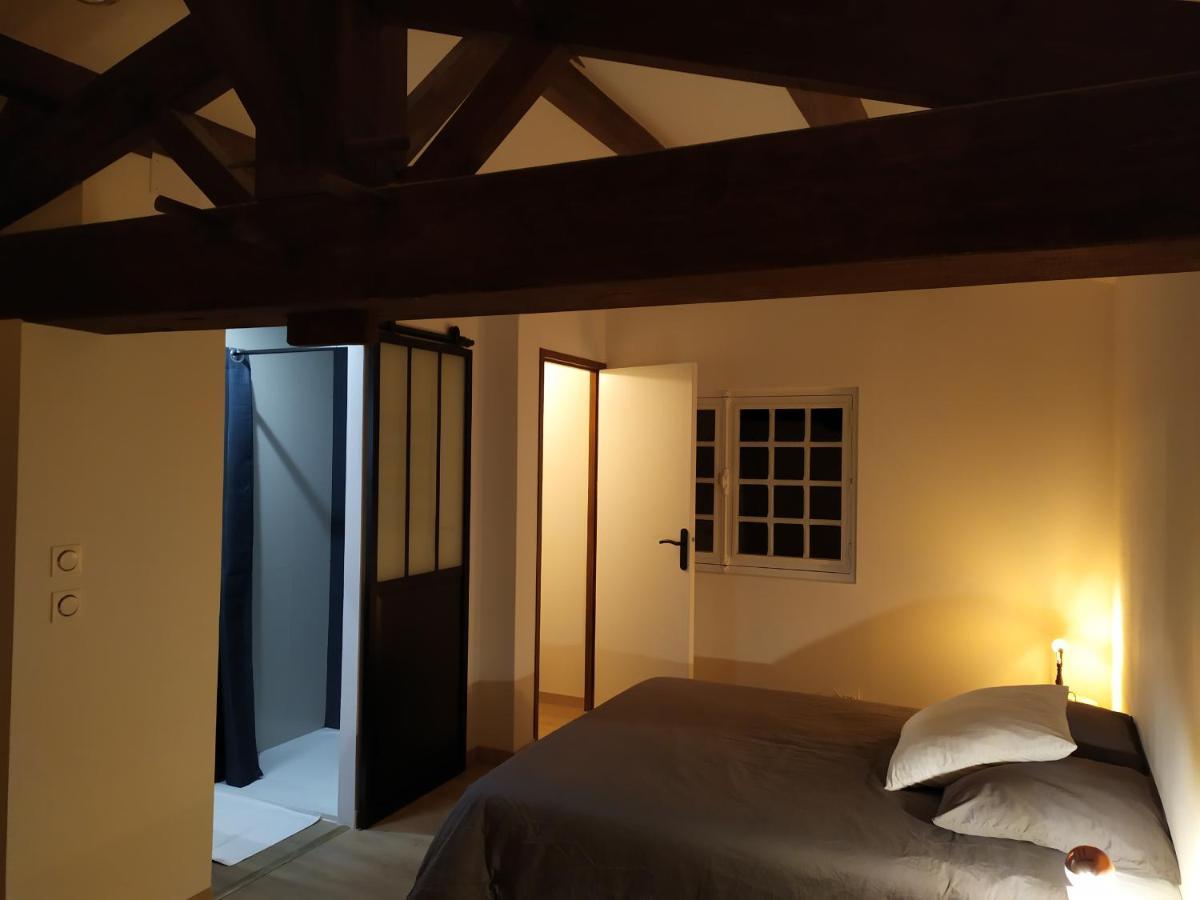 Les Gites Des Beaux Chenes Mortagne-sur-Sevre Exterior photo