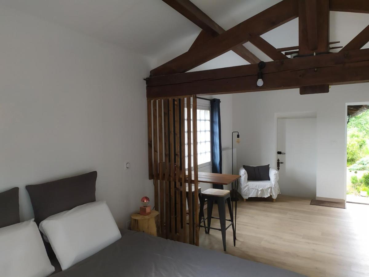Les Gites Des Beaux Chenes Mortagne-sur-Sevre Exterior photo